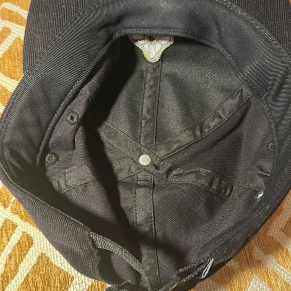 (unisex) VANS Hat with 🙂🍄 logo - Picture 8 of 9